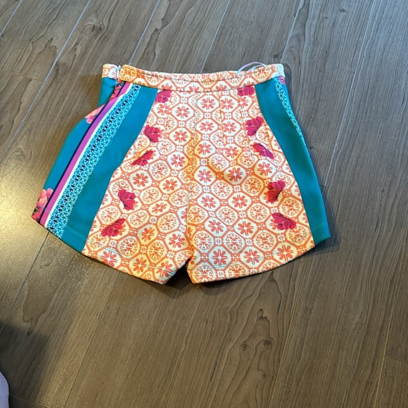 Farm shorts size 0 - Picture 3 of 4